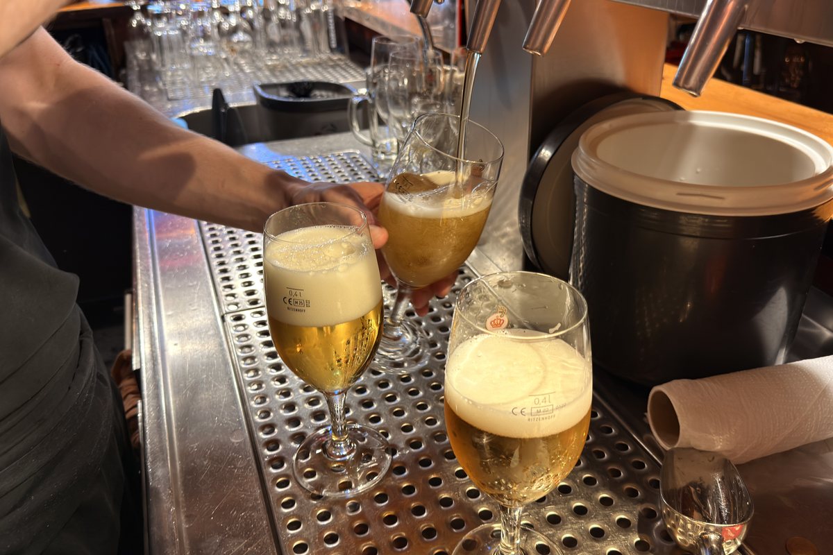 Frisch gezapftes Bier vom Fass
