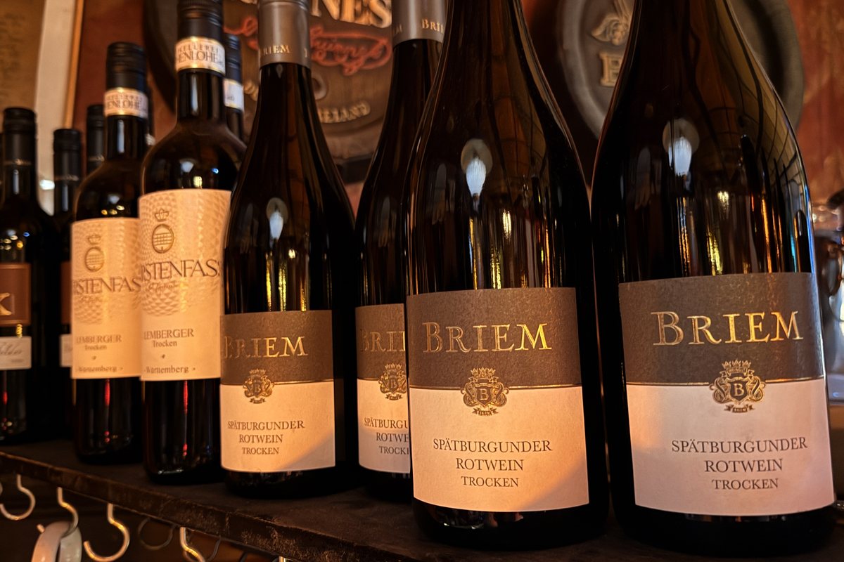 Erlesene Weine im Regal